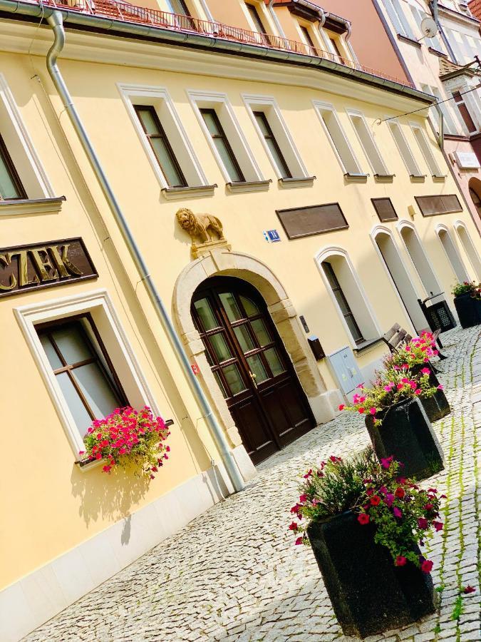 Hotel, Apartament Pod Zlotym Lwem W Samym Centrum Miasta Z Darmowym Parkingiem VII クウォツコ エクステリア 写真
